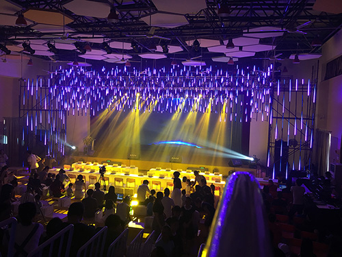 <b>一禾科技专业舞台灯光音响系统解决方案，打造完美视听体验！</b>